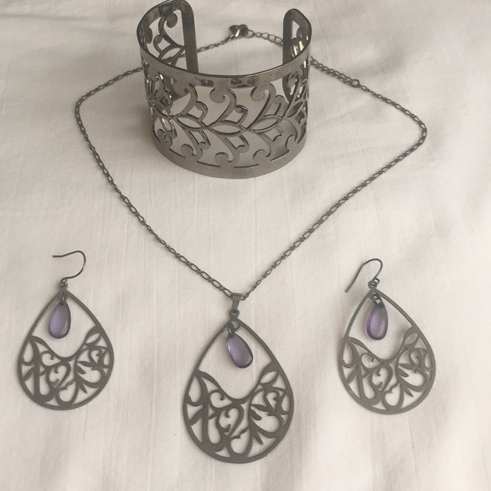 3 piece set.-necklace, earrings & bracelet.